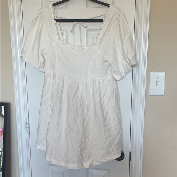 TCEC Dresses & Skirts - TCEC puff sleeve square embroidered neck white dress, size medium